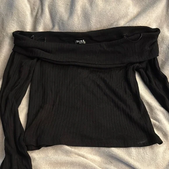 Black Off-the-Shoulder Sweater - Picture 1 of 2